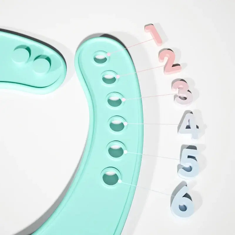 Bavoir bébé en silicone - Imperméable, souple et réglable (plusieurs modèles)